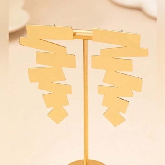 ✨NWT Asymmetrical Geometric Retro zigzag Statement reflective earrings - gold - Picture 5 of 6